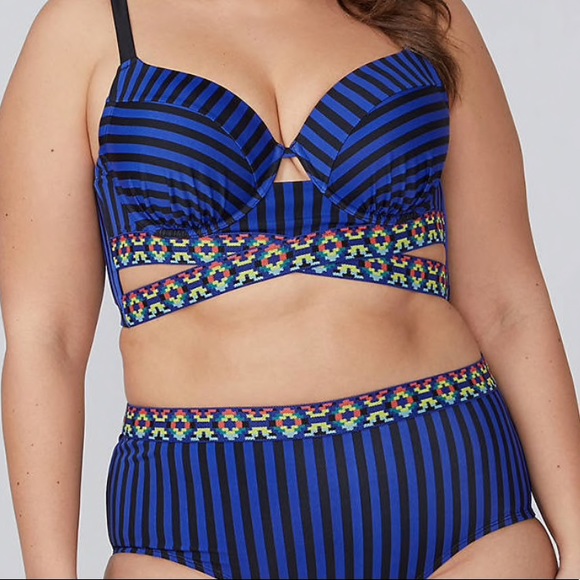 Geo Print Plus Bikini Top &Built-In Balconette Bra - Picture 3 of 3